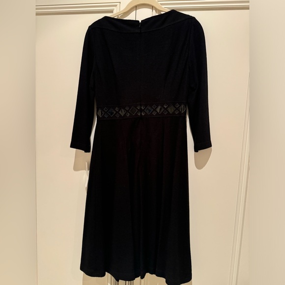 Kay Unger black dress with patent leather waist detail - Picture 4 of 5